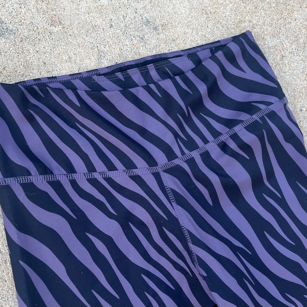 Nike One Tight Fit Purple Zebra Print Dri Fit Legging size small - Picture 4 of 12